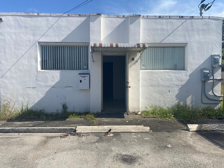 More Photos Of 2126 Collins Ct, Hollywood Refrigeration Cold Storage For Lease