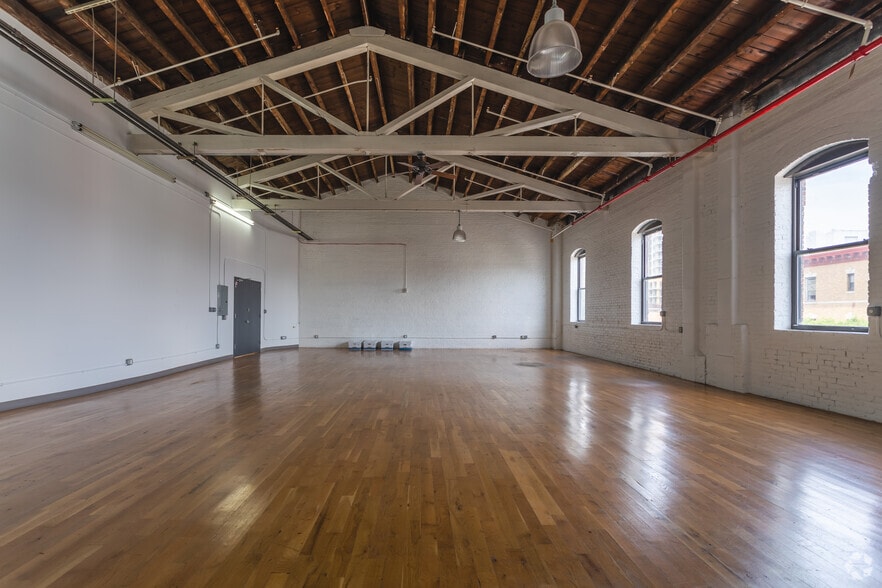 More Photos Of 3511 9th St, Long Island City Office Residential For Lease
