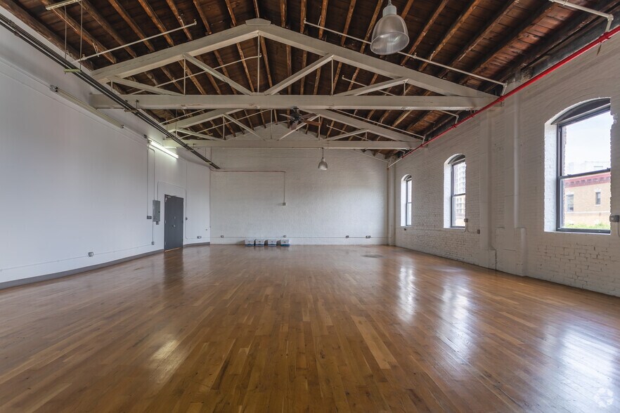 More Photos Of 3511 9th St, Long Island City Office Residential For Lease