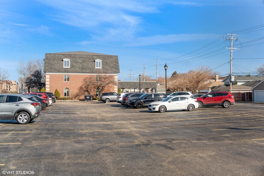 More Photos Of 9401 S Pulaski Rd, Evergreen Park Medical For Sale