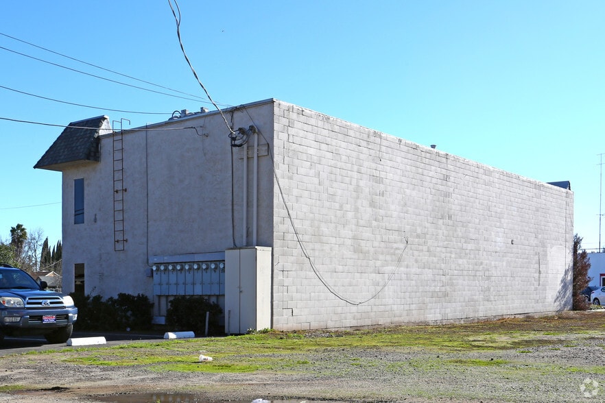 More Photos Of 3343 Santa Fe St, Riverbank Office For Lease