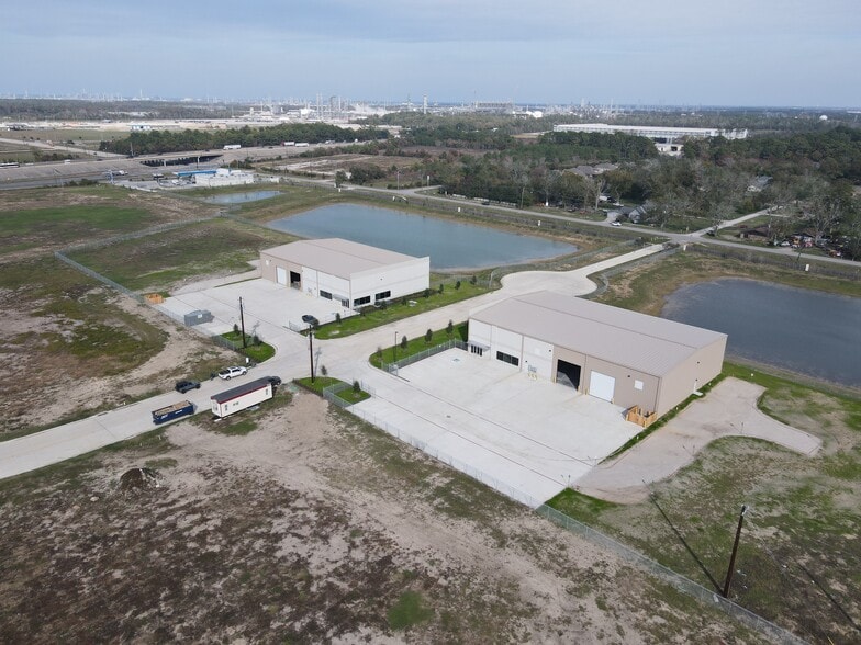 More Photos Of 7608 Gateway Blvd, Baytown Unknown For Lease