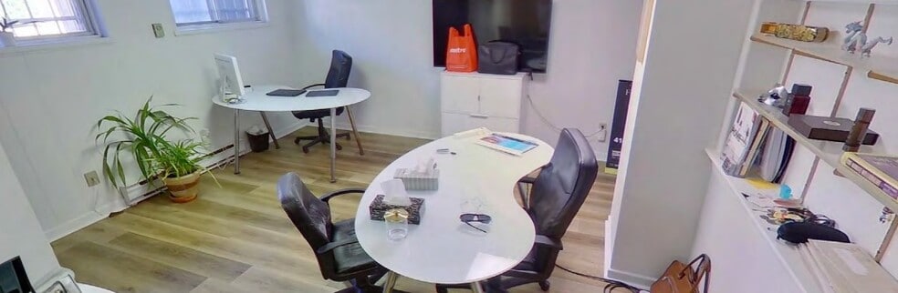 More Photos Of 15-17 Belmont St, Toronto Office Residential For Sale