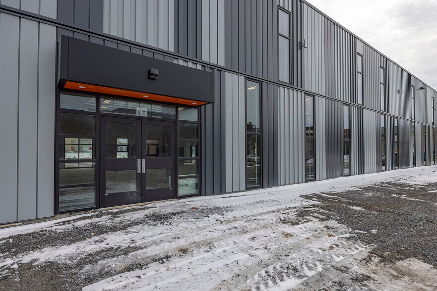 More Photos Of 785 Sir John A Macdonald Blvd, Kingston Industrial For Lease