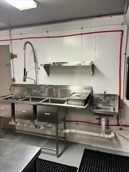 More Photos Of 111 E Dempsey St, Bryson General Retail For Sale