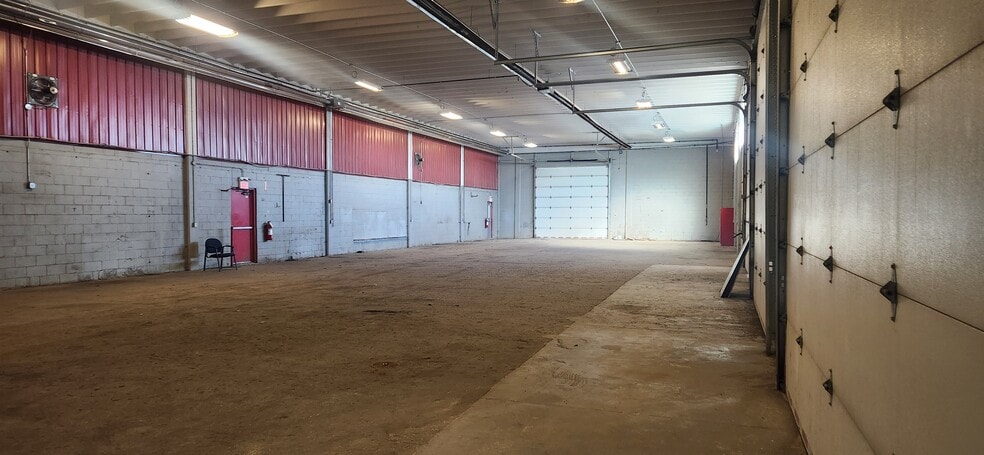 More Photos Of 675 Strathearne Ave, Hamilton Warehouse For Lease
