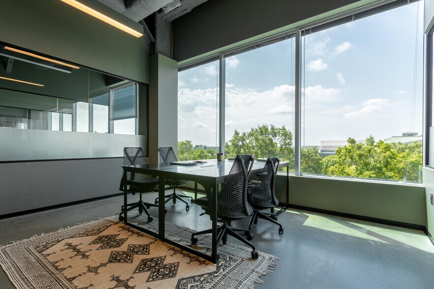 More Photos Of 555 Fayetteville St, Raleigh Coworking Space