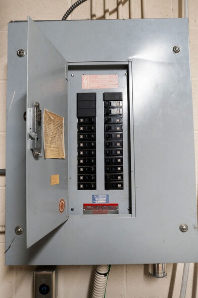 More Photos Of 112 Old Mill Rd, Cartersville Research And Development For Sale