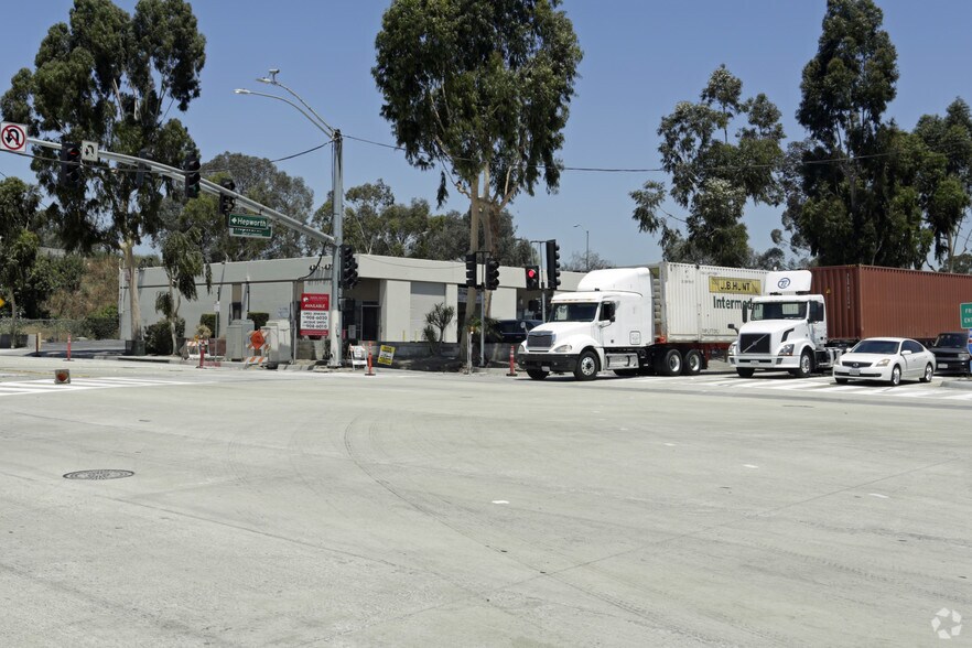 More Photos Of 4715 E Washington Blvd, Commerce Warehouse For Lease