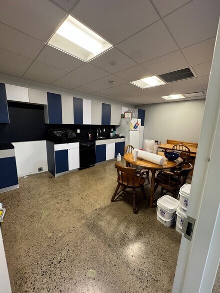 More Photos Of 6205 Storer Ave, Cleveland Medical For Sale