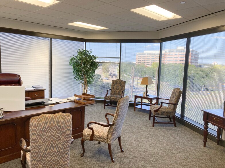 More Photos Of 1 Sugar Creek Center Blvd, Sugar Land Office For Lease