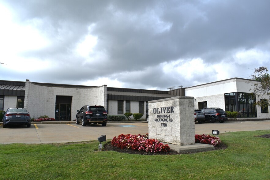Primary Photo Of 1760 Enterprise Pkwy, Twinsburg Warehouse For Sale