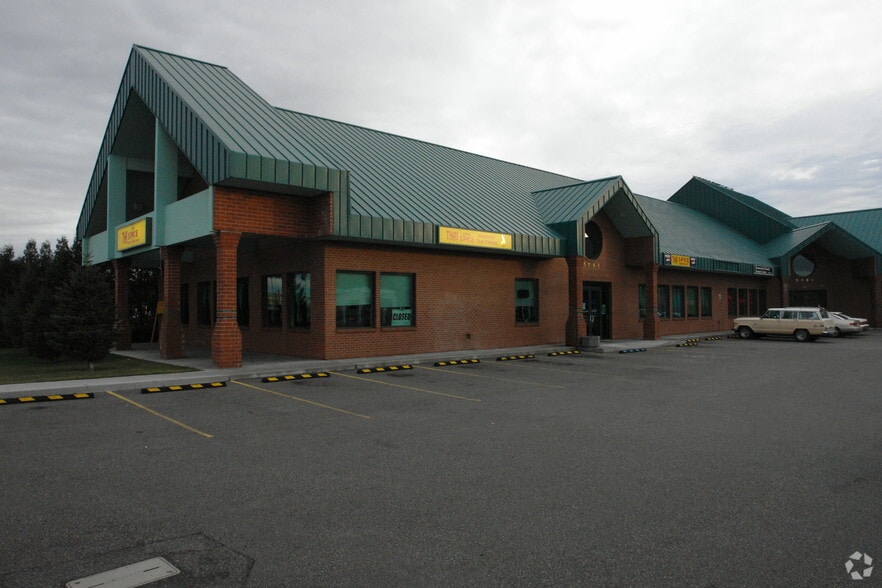 More Photos Of 5601 W Clearwater Ave, Kennewick General Retail For Lease