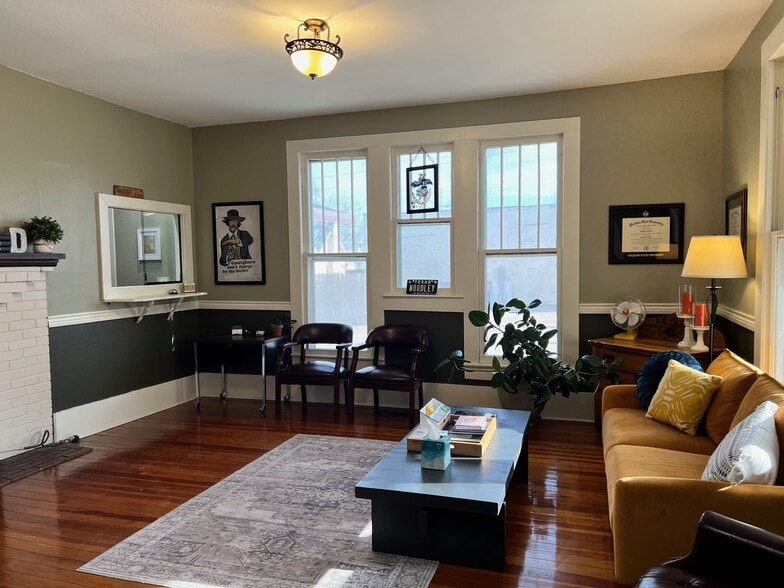 More Photos Of 306 N Austin St, Comanche Office For Sale