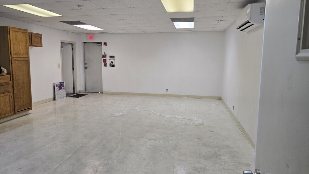 More Photos Of 501 Tradesmen's Park Dr, Hutto Warehouse For Lease