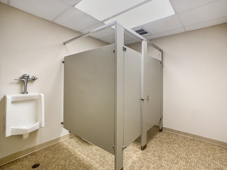 More Photos Of 574 Azalea Rd, Mobile Unknown For Lease