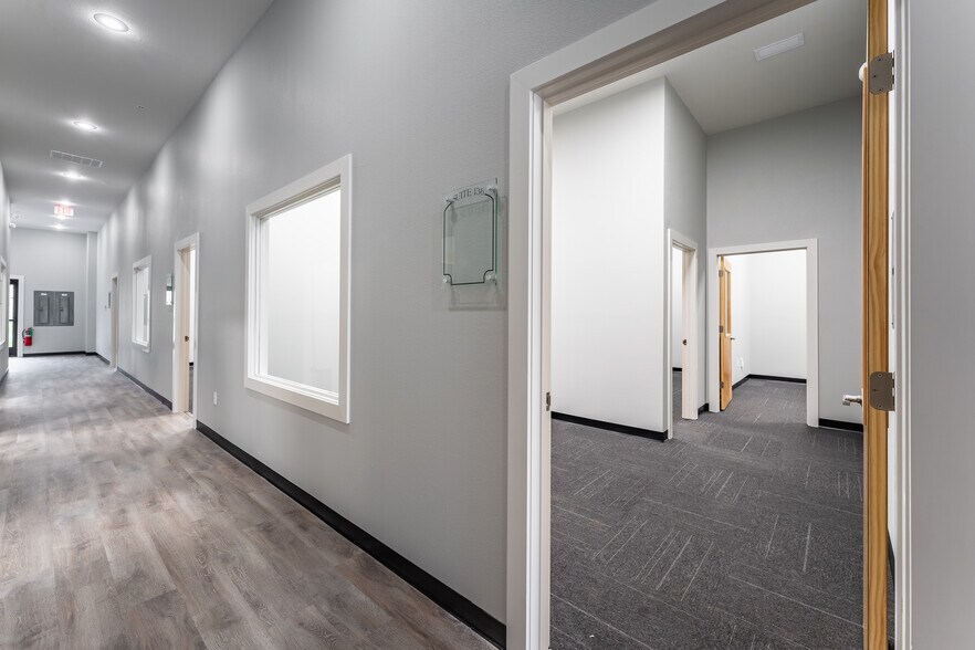 More Photos Of 140 Southwinds Rd, Farmington Storefront Retail Office For Lease