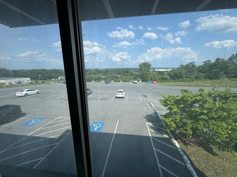 More Photos Of 16125 Business Pky, Hagerstown Service For Lease