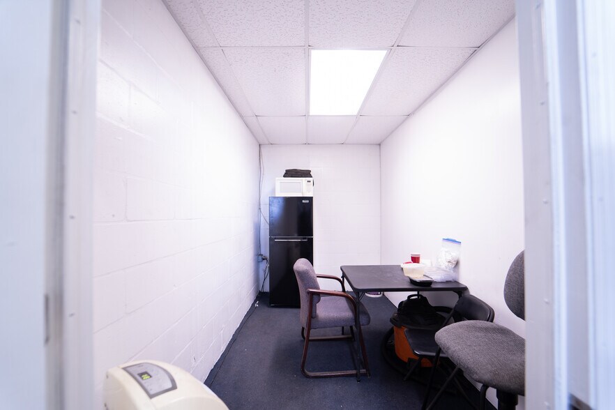 More Photos Of 8420 N Florida Ave, Tampa Auto Repair For Sale