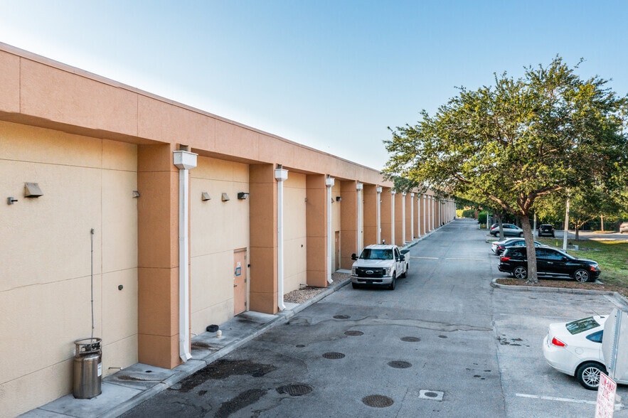 More Photos Of 15205-15245 Collier Blvd, Naples Unknown For Lease