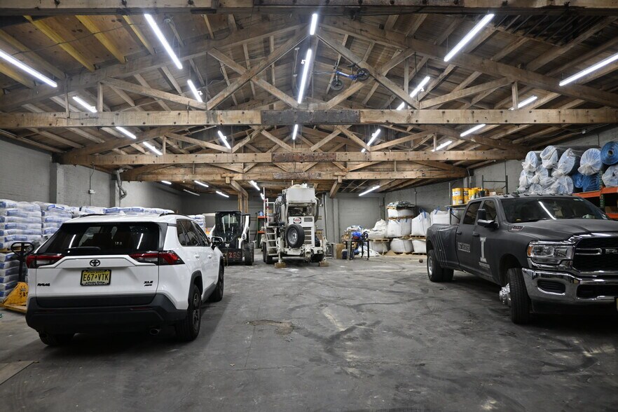 More Photos Of 152-156 Badger Ave, Newark Industrial For Lease