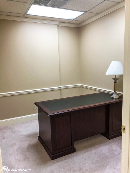 More Photos Of 200 Market Pl, Roswell Office Residential For Lease