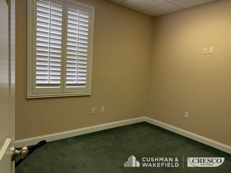 More Photos Of 33420-33442 Liberty Pky, North Ridgeville Light Distribution For Sale