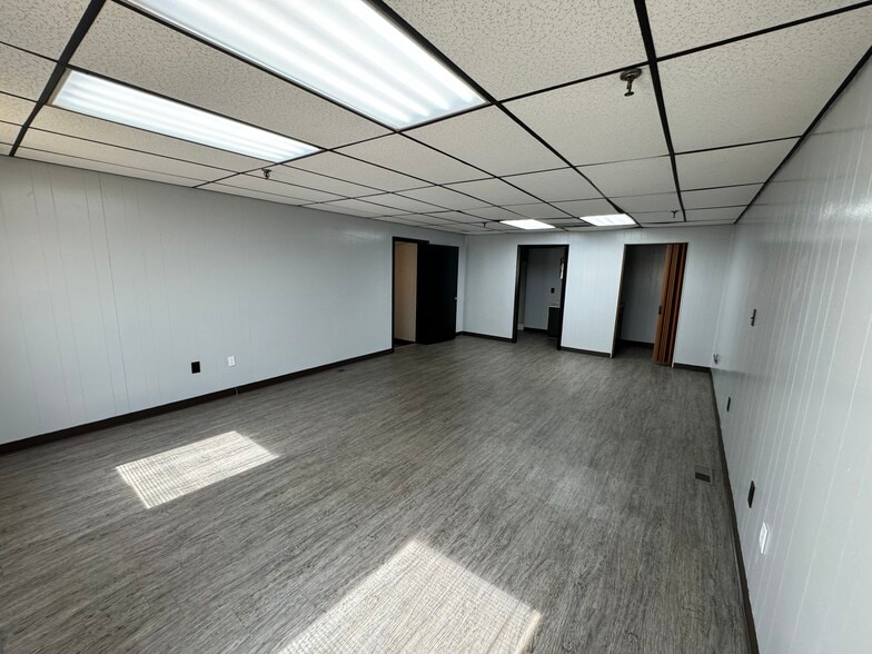 More Photos Of 300 Winona St, Knoxville Distribution For Lease