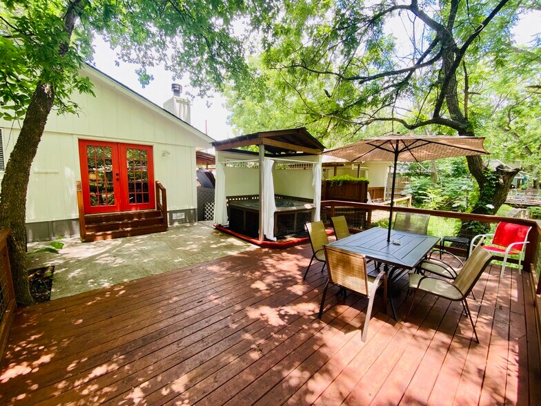 More Photos Of 104 Scudder Ln, Wimberley Hotel For Sale