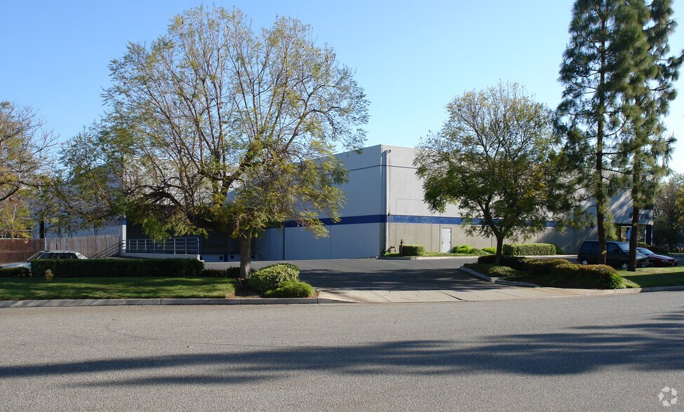 More Photos Of 5070 Lindsay Ct, Chino Warehouse For Lease