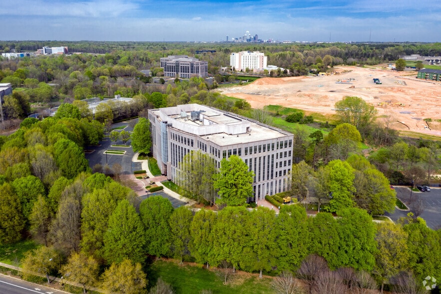 More Photos Of 2550 W Tyvola Rd, Charlotte Unknown For Lease