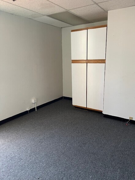 More Photos Of 551 W Crowther Ave, Placentia Warehouse For Lease