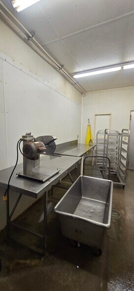 More Photos Of 418 E Washington St, Arma Storefront Retail Residential For Sale