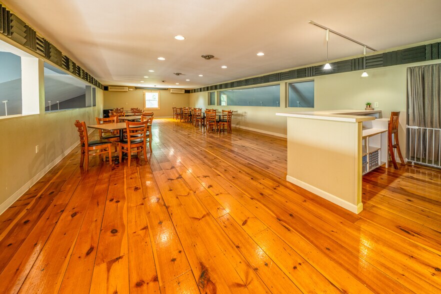 More Photos Of 279 S Main St, Winterport Winery Vineyard For Sale