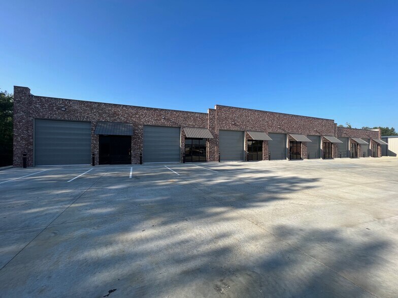 More Photos Of 124 Kimball Dr, Madison Showroom For Lease