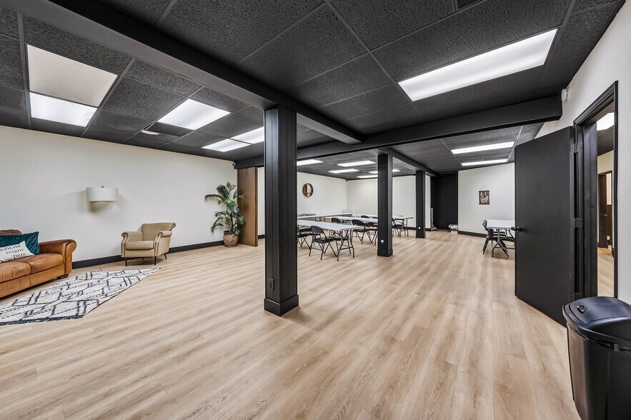 More Photos Of 239 SE G St, Grants Pass General Retail For Sale