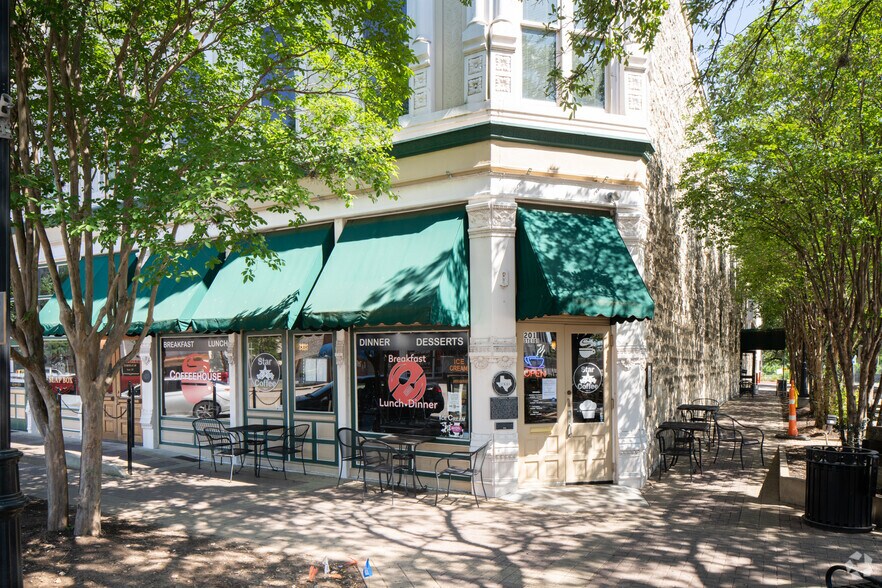 More Photos Of 203 E Main St, Round Rock Storefront Retail Office For Lease