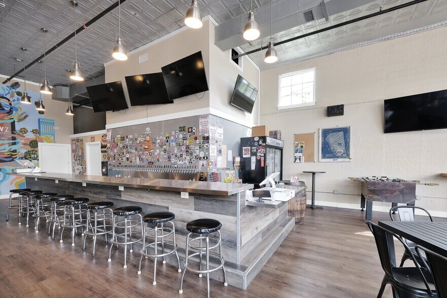 More Photos Of 2695 Post St, Jacksonville Freestanding For Sale