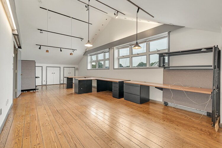 More Photos Of 107 Stuyvesant Ave, Lyndhurst Office For Lease