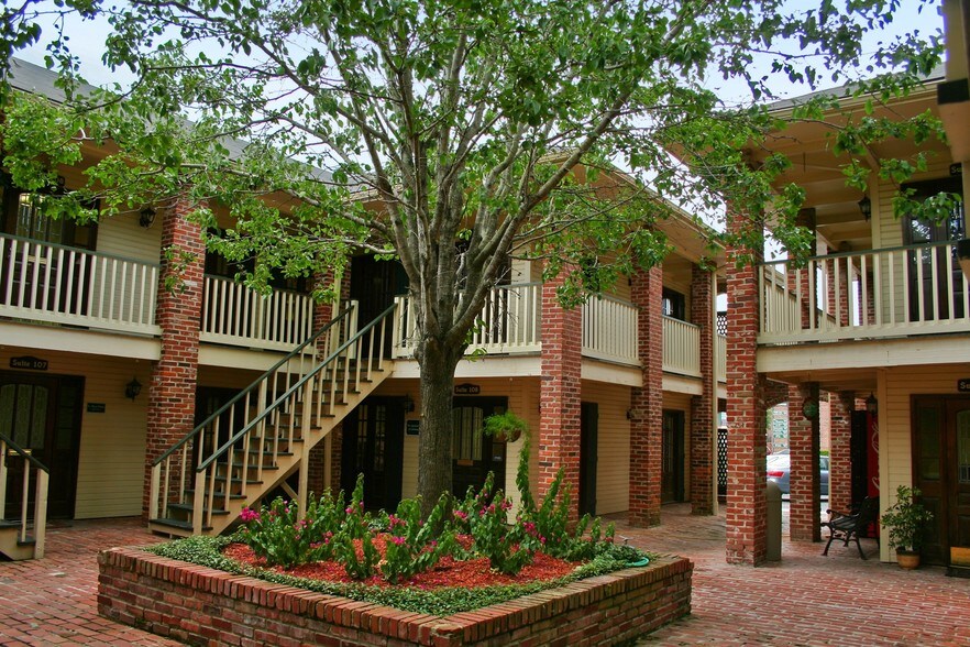 More Photos Of 850 Kaliste Saloom Rd, Lafayette Office Residential For Lease