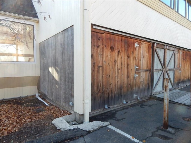 More Photos Of 189-191 Middlesex Ave, Chester Storefront Retail Office For Lease