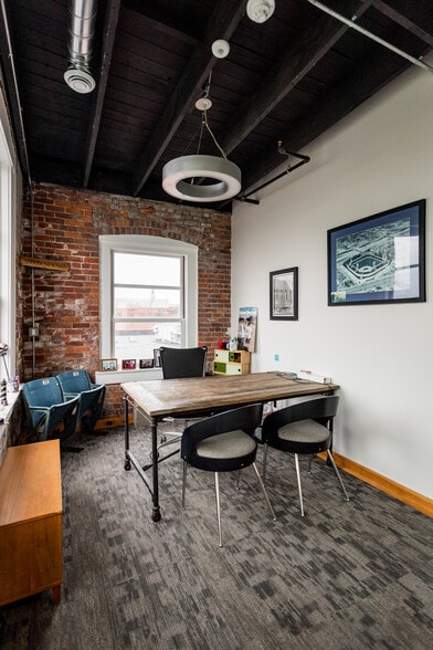 More Photos Of 2362 Russell St, Detroit Storefront Retail Office For Lease