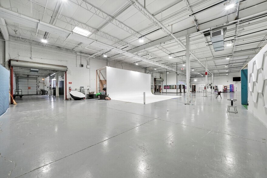 More Photos Of 4025-4039 S Western Blvd, Chicago Warehouse For Lease