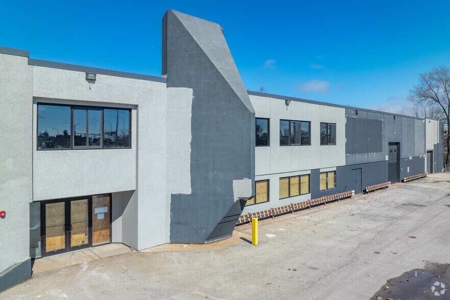 More Photos Of 2407 N Elston Ave, Chicago Industrial For Sale
