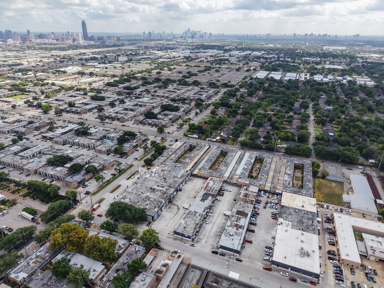 More Photos Of 6301-6335 Ashcroft Dr, Houston Showroom For Sale