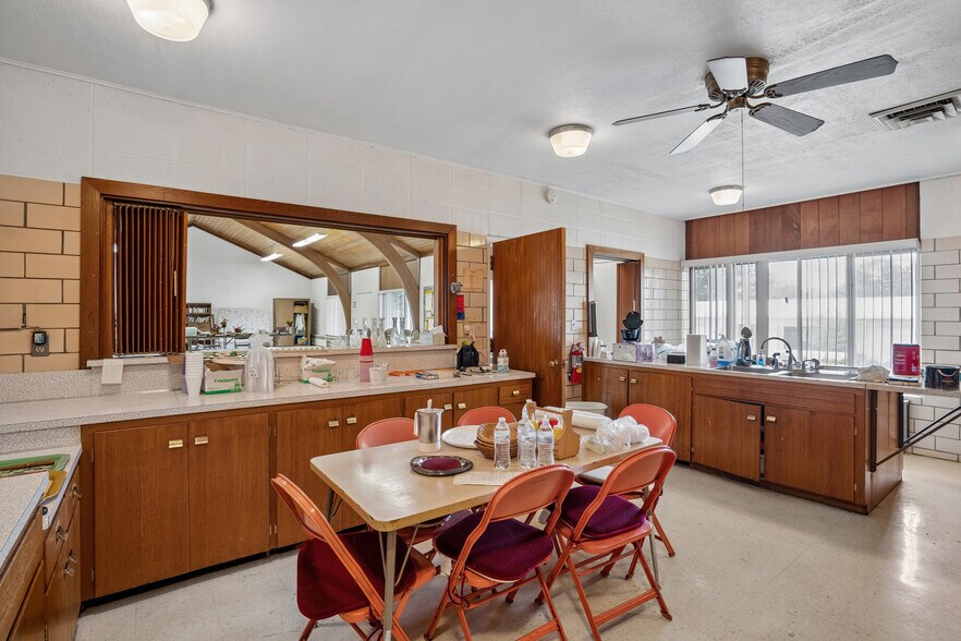 More Photos Of 5723 Franklin Ave, Des Moines Specialty For Sale