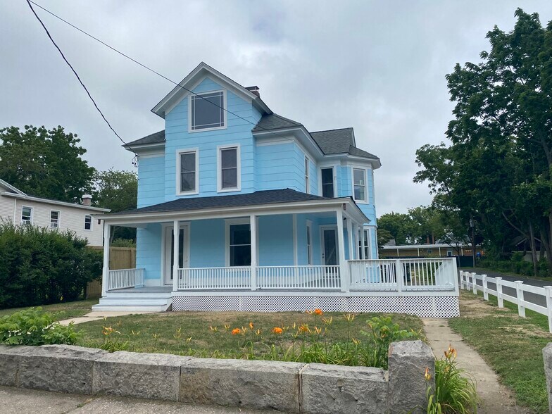 More Photos Of 434 Griffing Ave, Riverhead Medical For Sale