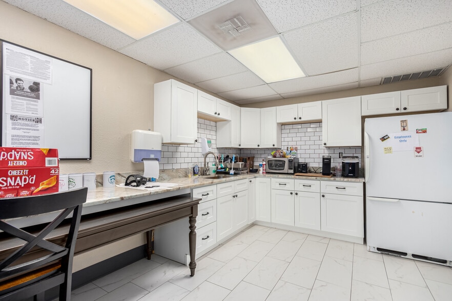 More Photos Of 374 Norfolk St, Aurora Warehouse For Sale