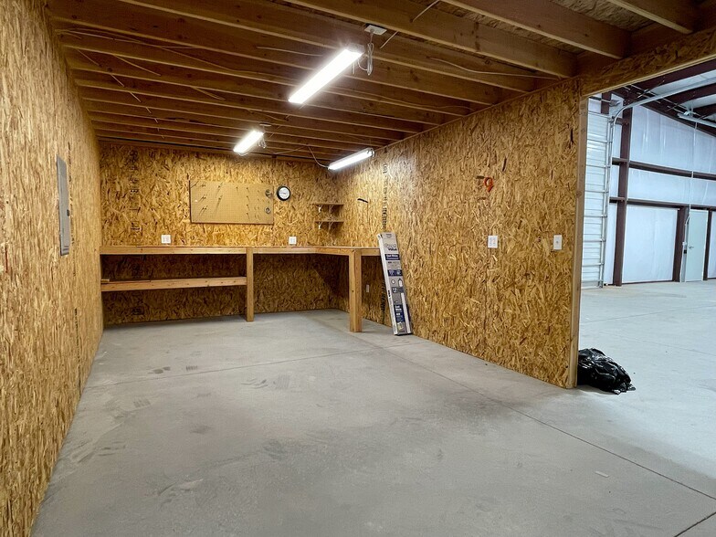 More Photos Of 825 Cannonball dr, Big Water Research And Development For Lease