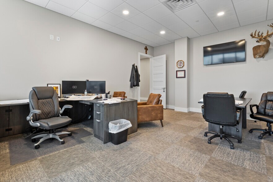 More Photos Of 13334 Seaway Rd, Gulfport Office For Lease